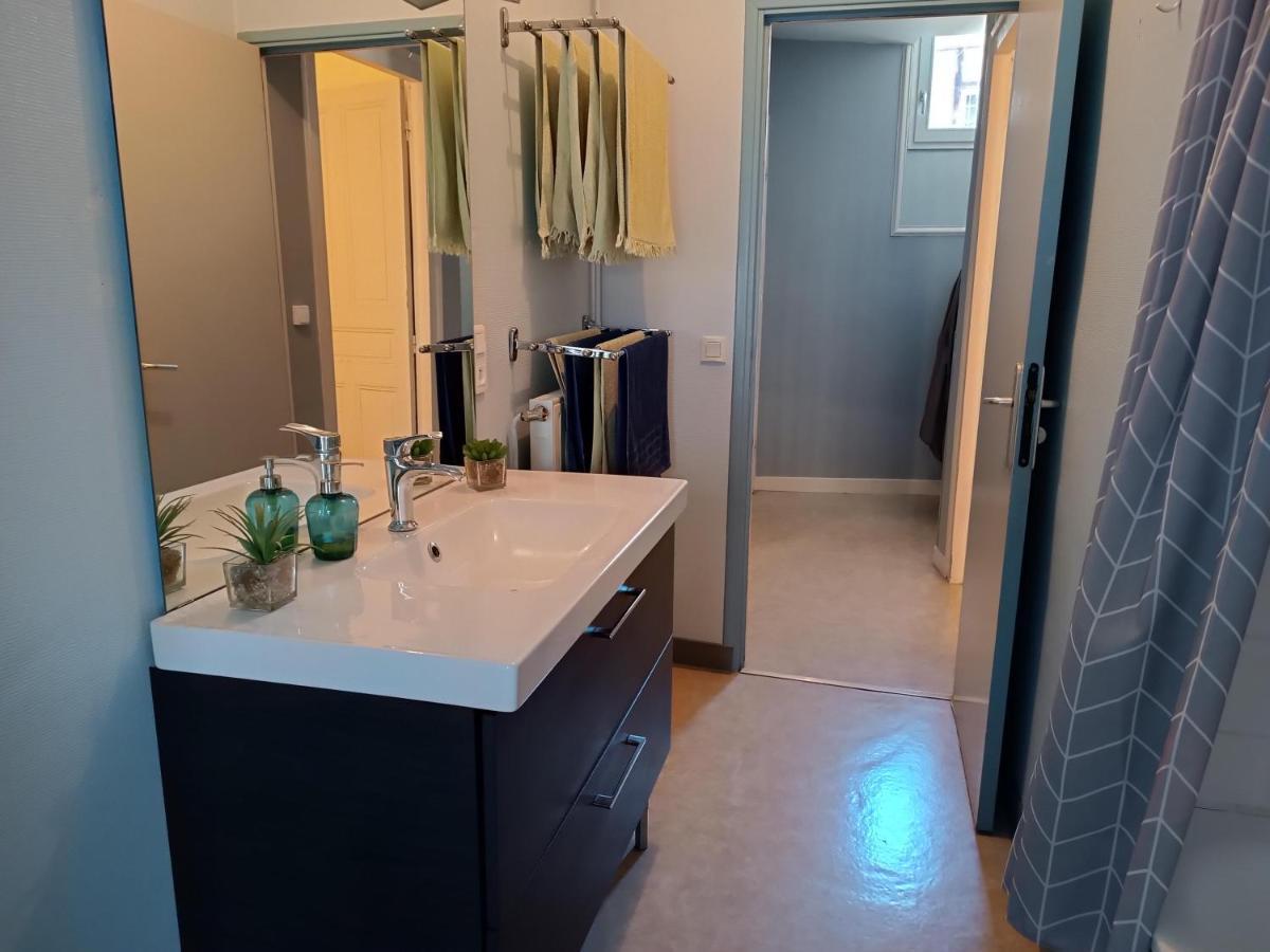 Cap Coutellerie - Sejours Pros Ou Familles En Hypercentre De Thiers Apartment Bagian luar foto