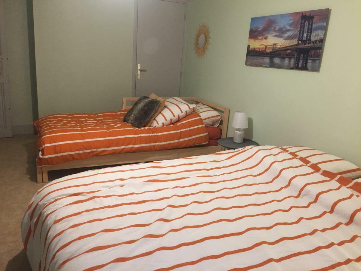 Cap Coutellerie - Sejours Pros Ou Familles En Hypercentre De Thiers Apartment Bagian luar foto