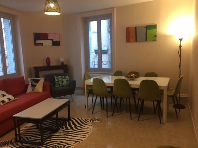 Cap Coutellerie - Sejours Pros Ou Familles En Hypercentre De Thiers Apartment Bagian luar foto